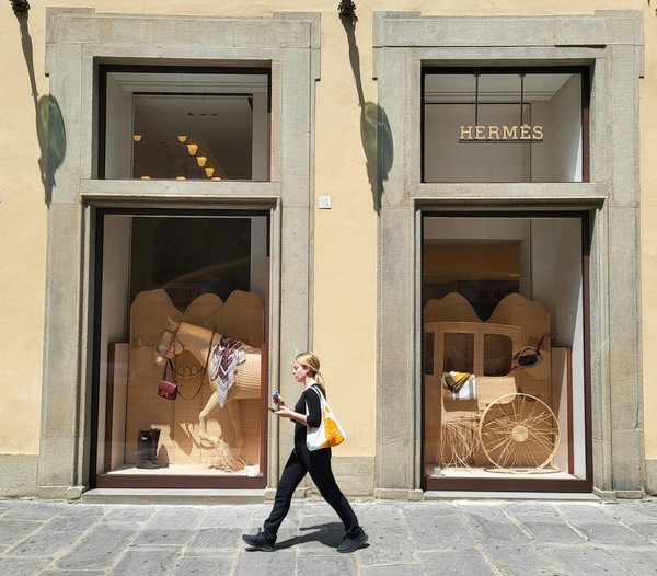 Conseils Essentiels : Optez pour des Vestes en Daim et Brillez avec un Style Automnal Tendance